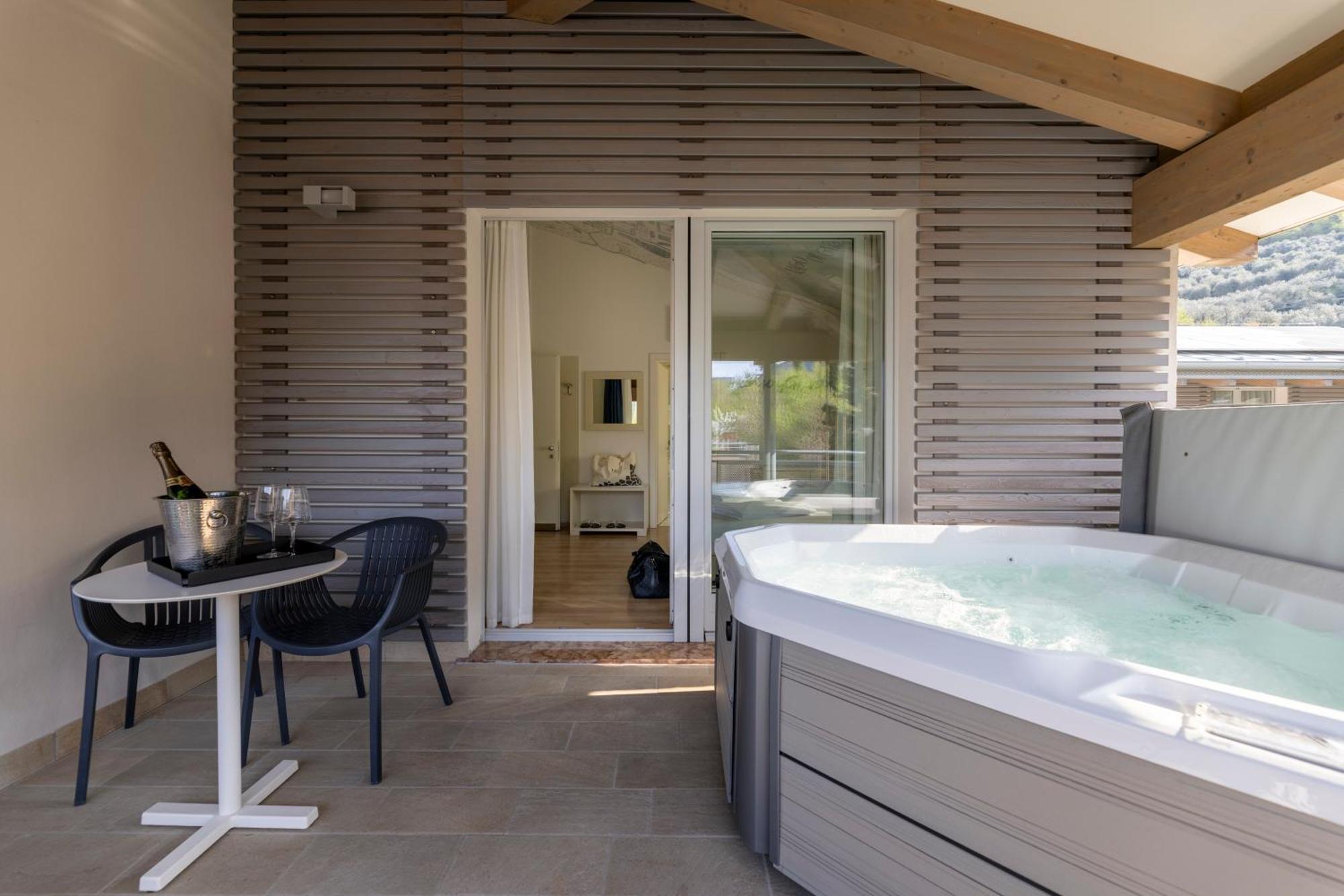 Hi Hotels Torbole - Pool & Spa Torbole Sul Garda Eksteriør bilde